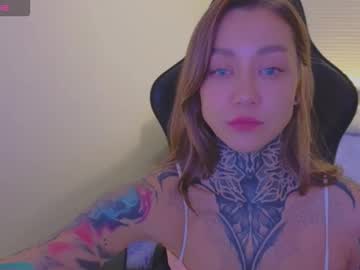 Nicoleog • naked • 27y • ??A city where even the snow can dance?? • public