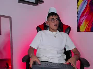 noah_fox19 - Free Live Cam Model Online