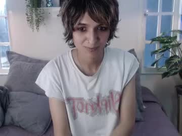 Noellee   • transfem • 23y • Colombia? • public