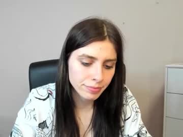 Pia Desire • tease • 24y • Germany • public