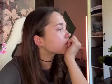 plumybun - Live Cam Model Online on Ted's Cam Directory