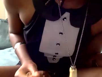 Praisevisionxo • femdom • 24y • New York, United States • public