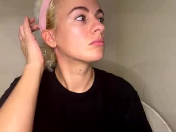 Prettybabypetite • smalltits18y • Dream World ?? • public