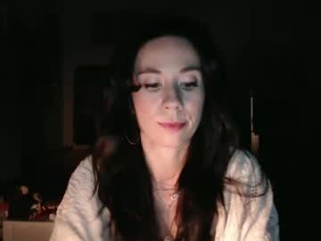 Roselynsun • fingers • 0y • Europe • public