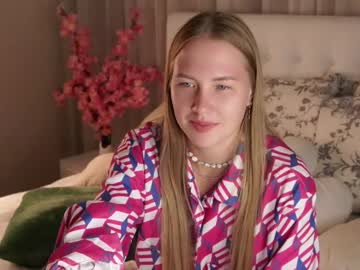 Roxanelan • shy19y • The Netherlands • public