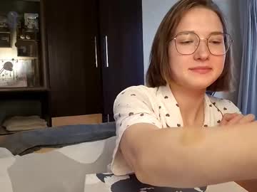 Roxannemedicus • shy • 18y • Serbia • public