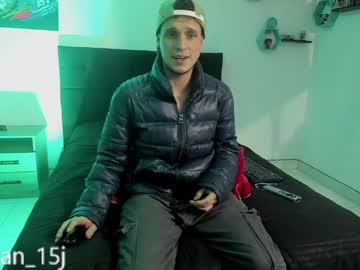 Ryan15  • anal • 27y • COLOMBIA • public