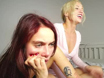 Sarah  Marlow   • skinny • 25y • world travel • public