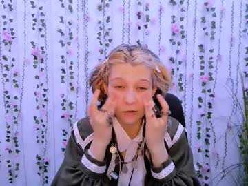 Scarlet Bloom   • bigboobs • 0y • in your screen? • public