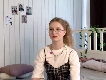 Seleneroshia • feet • 18y • Disney Land • public