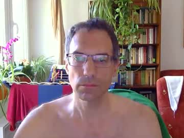 Shsfdfl 52  • slave • 43y • Budapest, Hungary • public