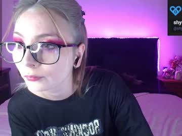 Shysweetrish • smoke • 19y • PUSSYLAND • public