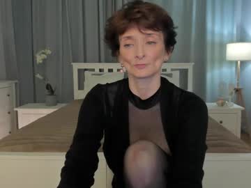 Simonadebeauvoir • bigboobs • 0y • I'm where the passion is • public