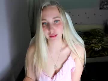 Singlemother5619 • bigboobs • 25y • Canada • public