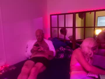 Sluttysc0ut • smoking • 24y • Georgia, United States • public