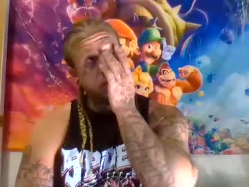 Smokebluntafterblunt • flexing • 31y • Chicago- USA • public