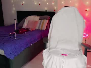 Smurfette77 • oilshow • 25y • On your cock • public