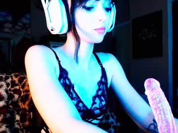 Soakinginsaskya • petite • 20y • USA • public