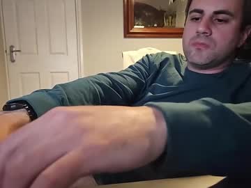 South_african_man_86 • dadbod39y • England, United Kingdom • public