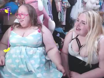 Squishythighsx • bbw • England, United Kingdom • public