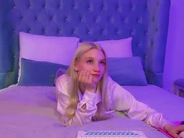 Stacyevances • bigboobs • 20y • Somewhere between a dream and your favorite fantasy. • public