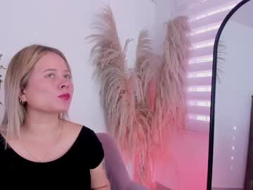 Stefannny  • sexyblonde • 25y • Colombia • public