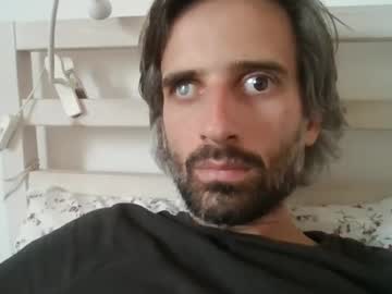 Stroke1 • beard • 36y • Europe • public