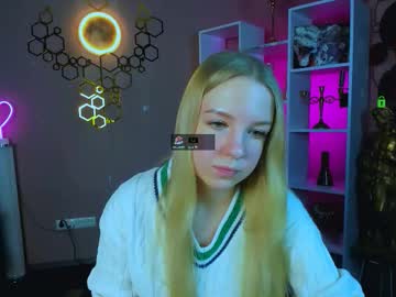 Suzume Yuppi • blonde • 0y • in your fantasy • public