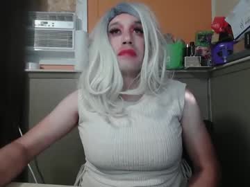 Sxyhispanicts • crossdresser • 31y • Your place <3 • public
