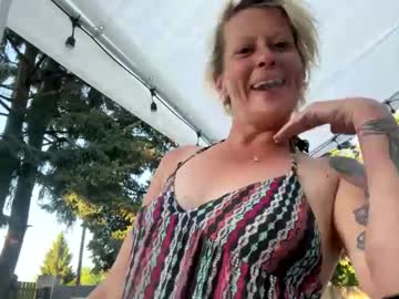 Tastyme84 • titties • 41y • Oregon, United States • public
