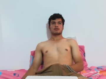 Thiago  Diaz • gaycouple • 24y • Departamento de Caldas, Colombia • public