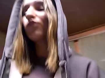 Traciekuchto • new • 18y • right behind you... • away