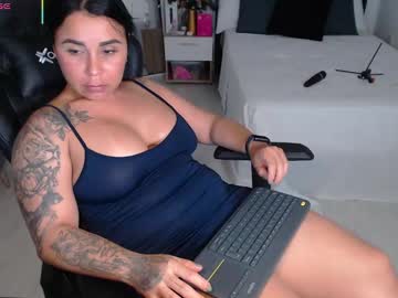 Twerking Bigass • bigboobs • 38y • Colombia • public