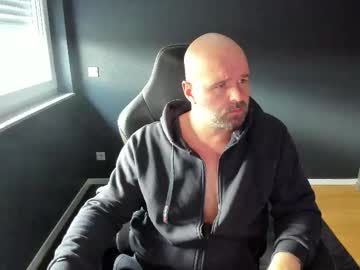 Uncle Bear • horny • 42y • Bearhole • public