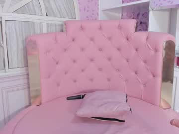 Valentina Cortes72 • pantyhose • 20y • Colombia • public