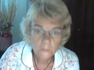 Vanillaxcreamy • pantyhose • 45y • Uusimaa, Finland • public