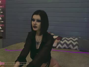 Velvetrixx • goth • 20y • ur heart • public