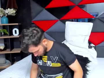 Whitedylan9 • bigdick • 27y • Medellin • public