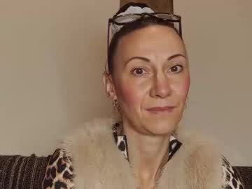 Live Milf Wild_cherrry, 38 yrs – Hot Milf Cams