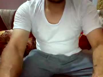 Wmw89 • arab • 25y • earth • public