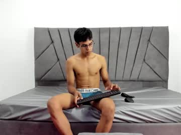 Live cam boy Xkevinm – Hot Male Cams