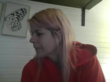 Xoxovicbaby • smoking • 31y • NOLA • public