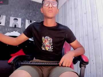 Live cam boy Yeps_pluss – Hot Gay Cams