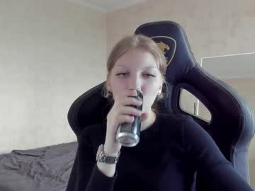 Live cam performer yunarosee (18,  new,  teen,  natural,  heels) – profile photo, streaming now