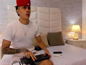 Live cam boy Zeta_3, 22 yrs – Hot Male Cams