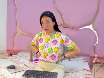 Zoe King19 • fuckmachine • 23y • Bogota D.C., Colombia • public