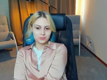 Angelinaholly live cam preview — HD — shy — age 18