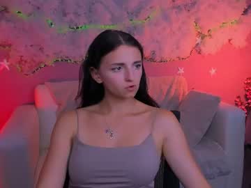 Caroline Honeyy live cam preview — nonude — age 18