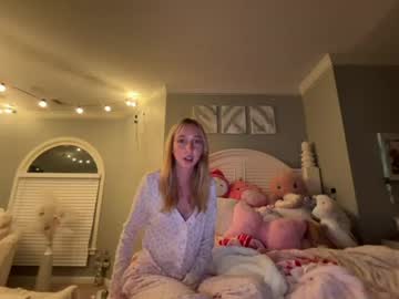Chloecollinz live cam preview — HD — young — age 18