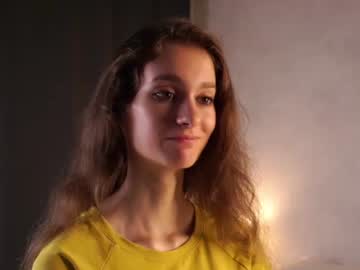 Corawinikoff live cam preview — HD — shy — age 18
